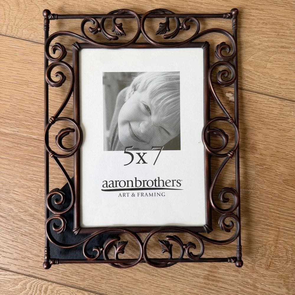 Aaron Brothers 5x7 Photo Frame Bronze Metal Scrollwork Leaf Tabletop Easel Back